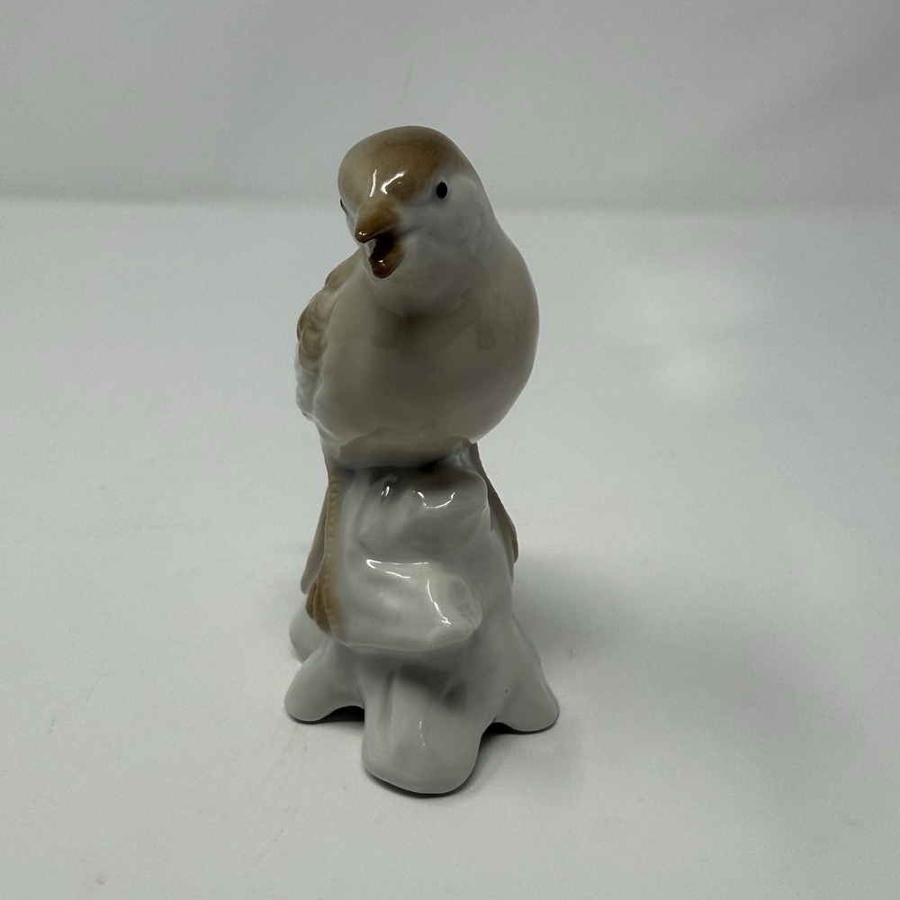 Vintage Otagiri Grey White Japanese Porcelain Sparrow Bird Figurine Song Tweet